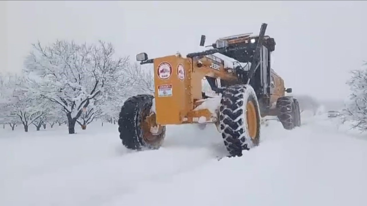Elazığ’da 90 köy yolunda çalışmalar sürüyor