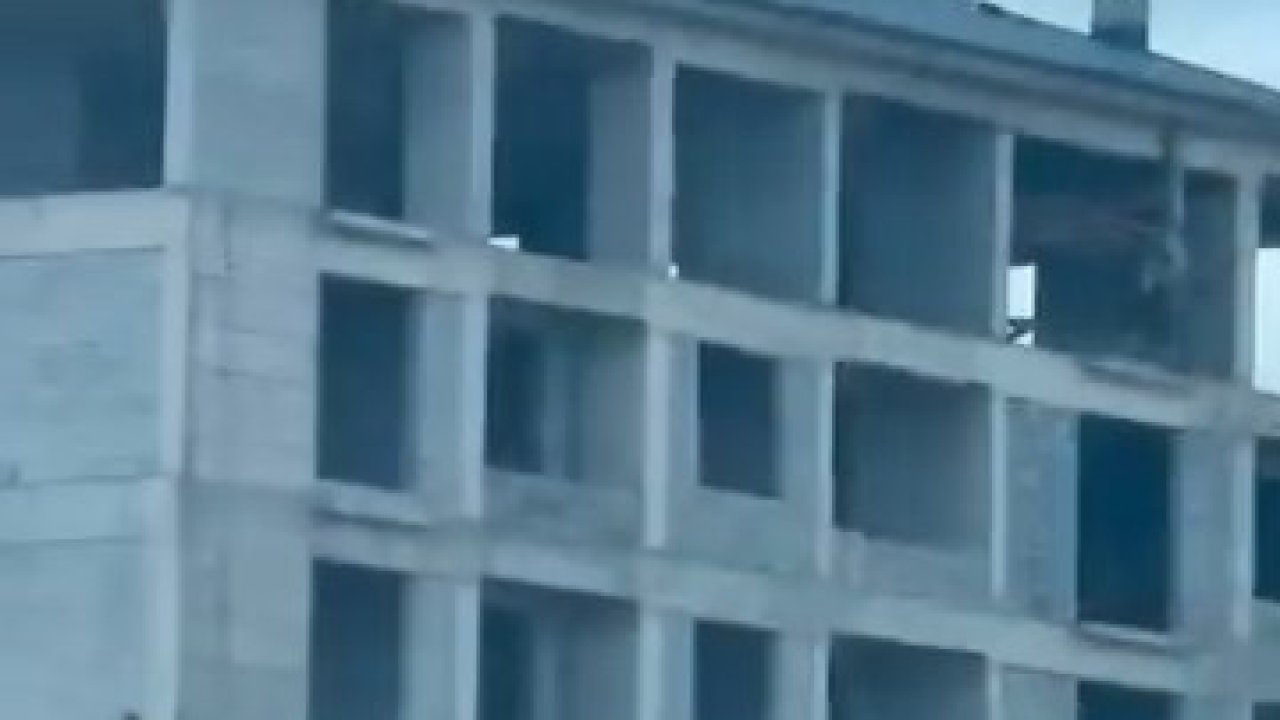 Elazığ’da inşaat işçilerinin tehlikeli çalışması kameraya yansıdı