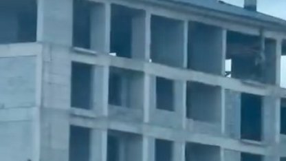 Elazığ’da inşaat işçilerinin tehlikeli çalışması kameraya yansıdı