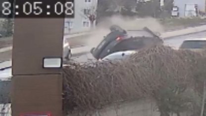 Elazığ’da otomobilin ters döndüğü kazanın görüntüleri ortaya çıktı