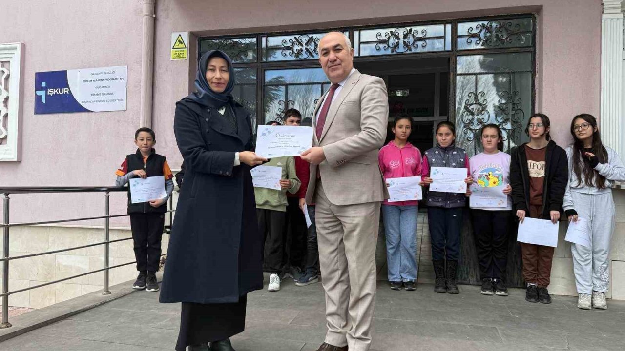 Emirdağ Gömü Ortaokulu, Avrupa’dan ‘eTwinning’ projesiyle ödülle döndü
