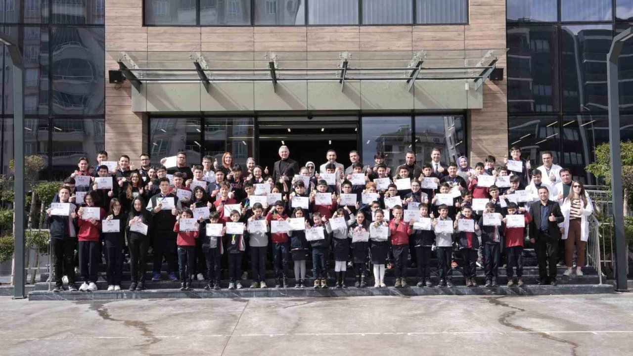 Erdem Koleji’nden AMO’da 74 madalya ile zirvede