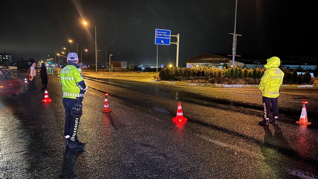Erzincan’da kar ve sis ulaşımı aksattı