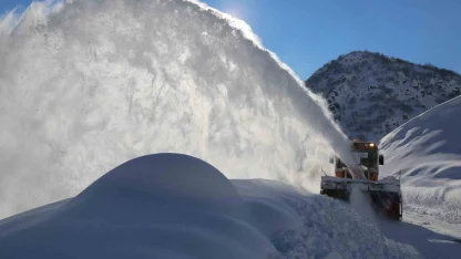 Erzincan’da karla mücadele çalışmaları sürüyor
