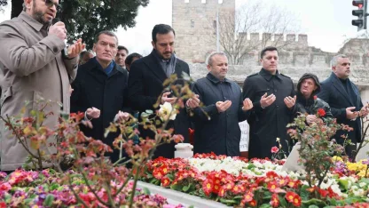 Eski Başbakan Necmettin Erbakan’ı kabri başında anıldı