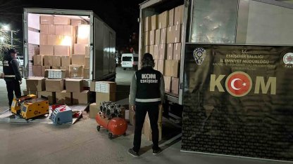 Eskişehir’de 5 milyon 800 bin makaron ve kilolarca kaçak tütün ele geçirildi