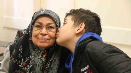 Evden uzak 2 yıllık lösemi tedavisinde torununun yanından ayrılmayan anneanne mutlu sona ulaştı