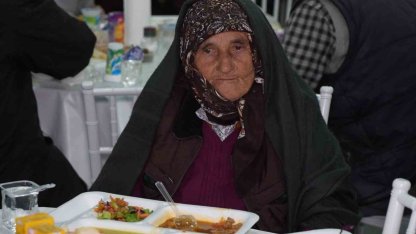 Evlerde yemek pişmiyor, köy halkı ortak sofrada iftar yapıyor