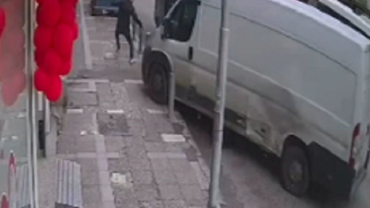 Freni patlayan minibüs, kaldırımdaki yayayı böyle çarptı