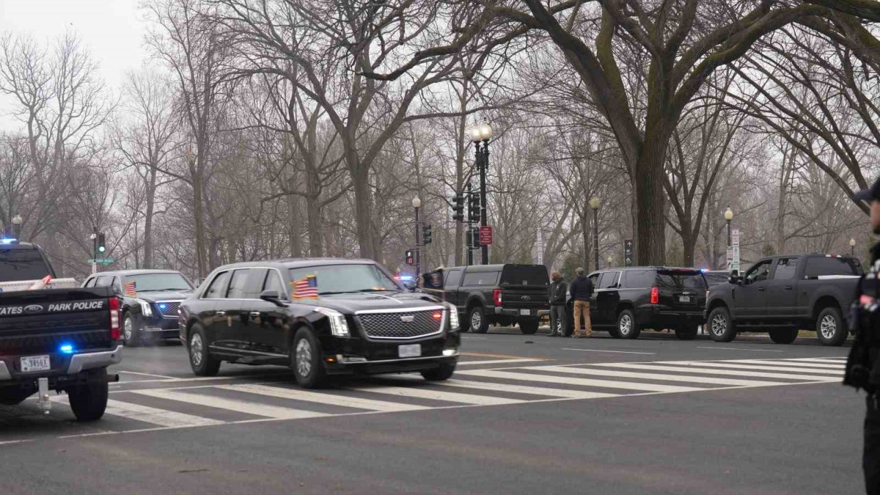 Gazze Barış Kurulu toplantısı sırasında Filistin destekçilerinden protesto: 2 gözaltı