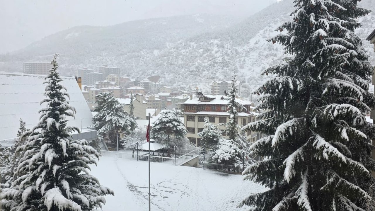 Gümüşhane’de kar nedeniyle 193 köy yolu ulaşıma kapandı
