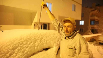 Güzelyurt beyaza bürüdü: Kar kalınlığı 14 santimetreye ulaştı