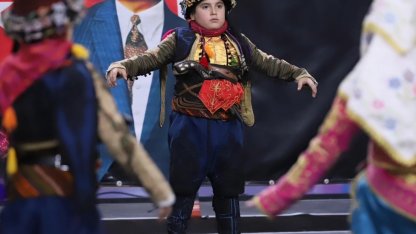 Halk oyunlarında sahne okulların