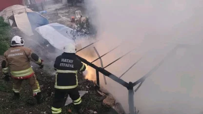 Hatay’da odunluk yangını evlere sıçramadan söndürüldü