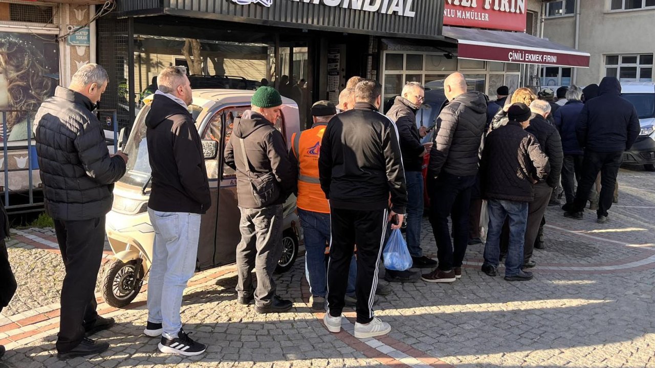 Hayrabolu’da Ramazan’da pide kuyruğu