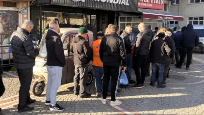 Hayrabolu’da Ramazan’da pide kuyruğu