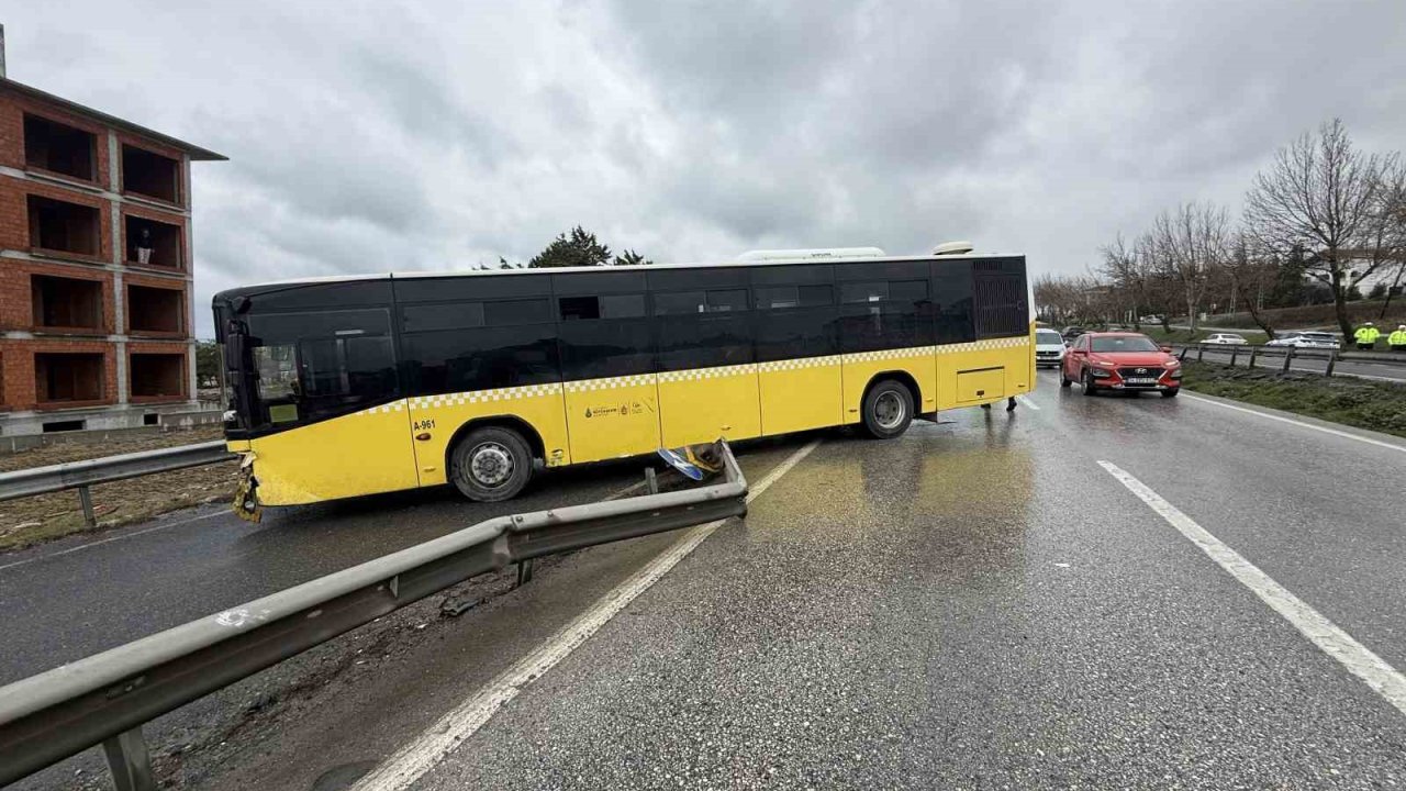 İETT otobüsü bariyere çarparak yoldan çıktı: 5 yaralı