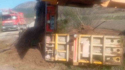 İl Özel İdareye ait tırın dorsesi yandı