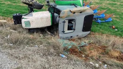 Isparta’da şarampole yuvarlanan traktörün sürücüsü yaralandı