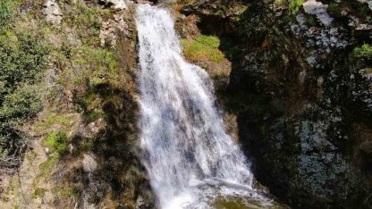 İzmir’de yağışların ardından Sancaklı Şelalesi coştu