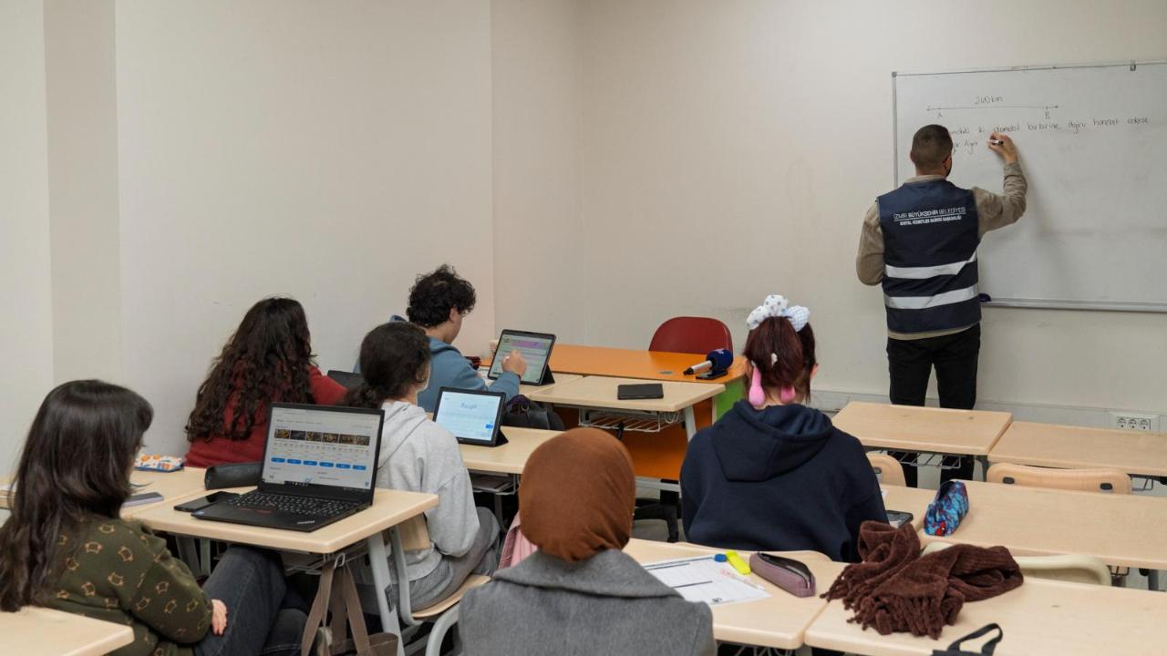 İzmirli öğrencilere yapay zekâ destekli matematik