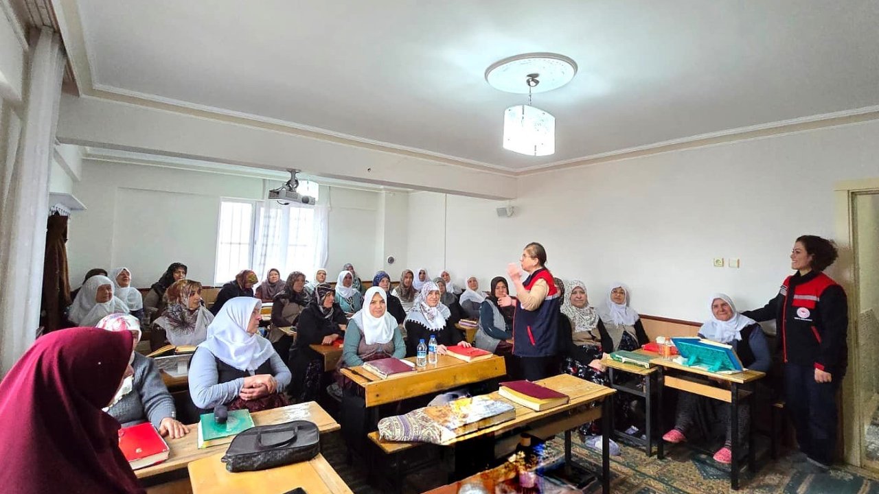 Kadın çiftçilere yönelik eğitimler sürüyor