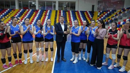 Kadın voleybol takımı namağlup şampiyon oldu