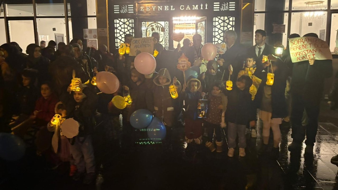 Kahta’da çocuk fener alayı yürüyüşü coşkuyla gerçekleşti