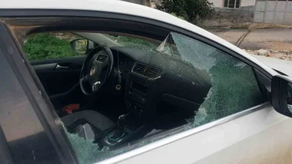 Kaldırım taşıyla camını kırdıkları otomobilden depremzede vatandaşın 100 bin TL’sini çaldılar