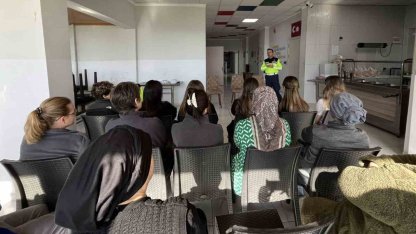 Karabiga Özel Engelli Yaşam Merkezinde çalışan kadınlara jandarma ekiplerinden çeşitli bilgilendirmeler