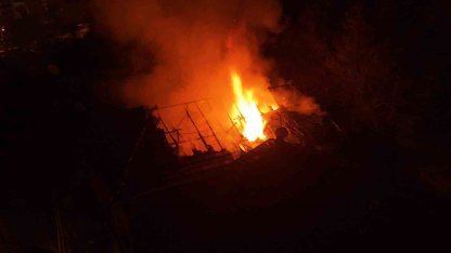 Karabük’te 3 katlı binada yangın: Mahsur kalan yaşlı adam kurtarıldı