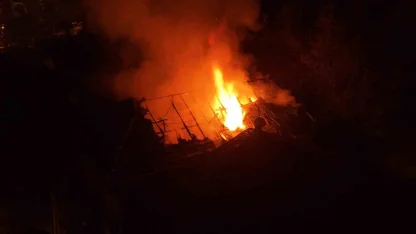 Karabük’te 3 katlı binada yangın: Mahsur kalan yaşlı adam kurtarıldı