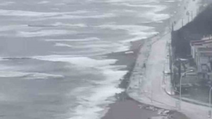 Karacabey’de fırtına ve sağanak sonrası deniz taştı