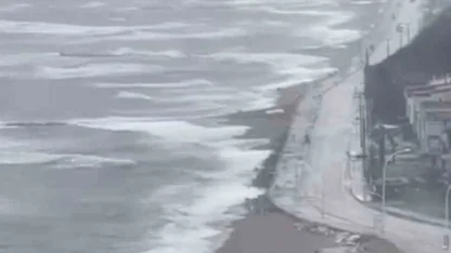 Karacabey’de fırtına ve sağanak sonrası deniz taştı