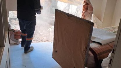 Karacabey’de inşaat çalışması yan binaya zarar verdi