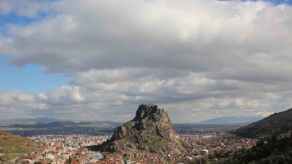 Karahisar Kalesi üzerinde bulutların dansı eşsiz manzaralar ortaya çıkardı