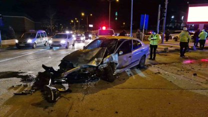 Karaman’da polisten kaçan şüpheliler kaza yaptı: 3 yaralı