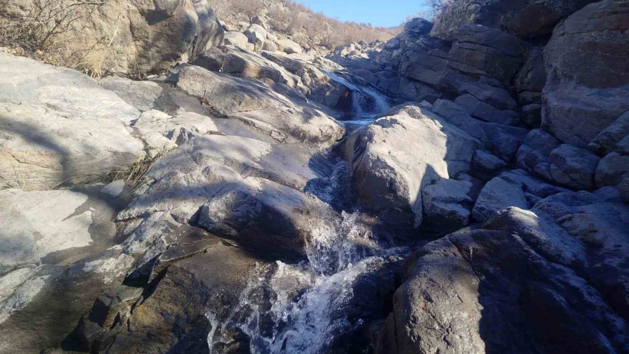 Karapınar’da yıllardır kuru kalan dereler yeniden akmaya başladı