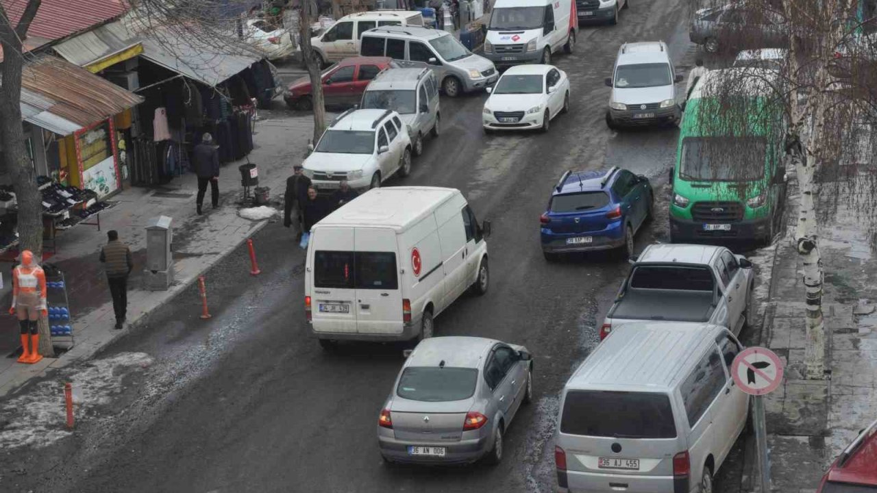 Kars’ta araç sayısı 54 bin 967’ye ulaştı, trafikte yoğunluk arttı
