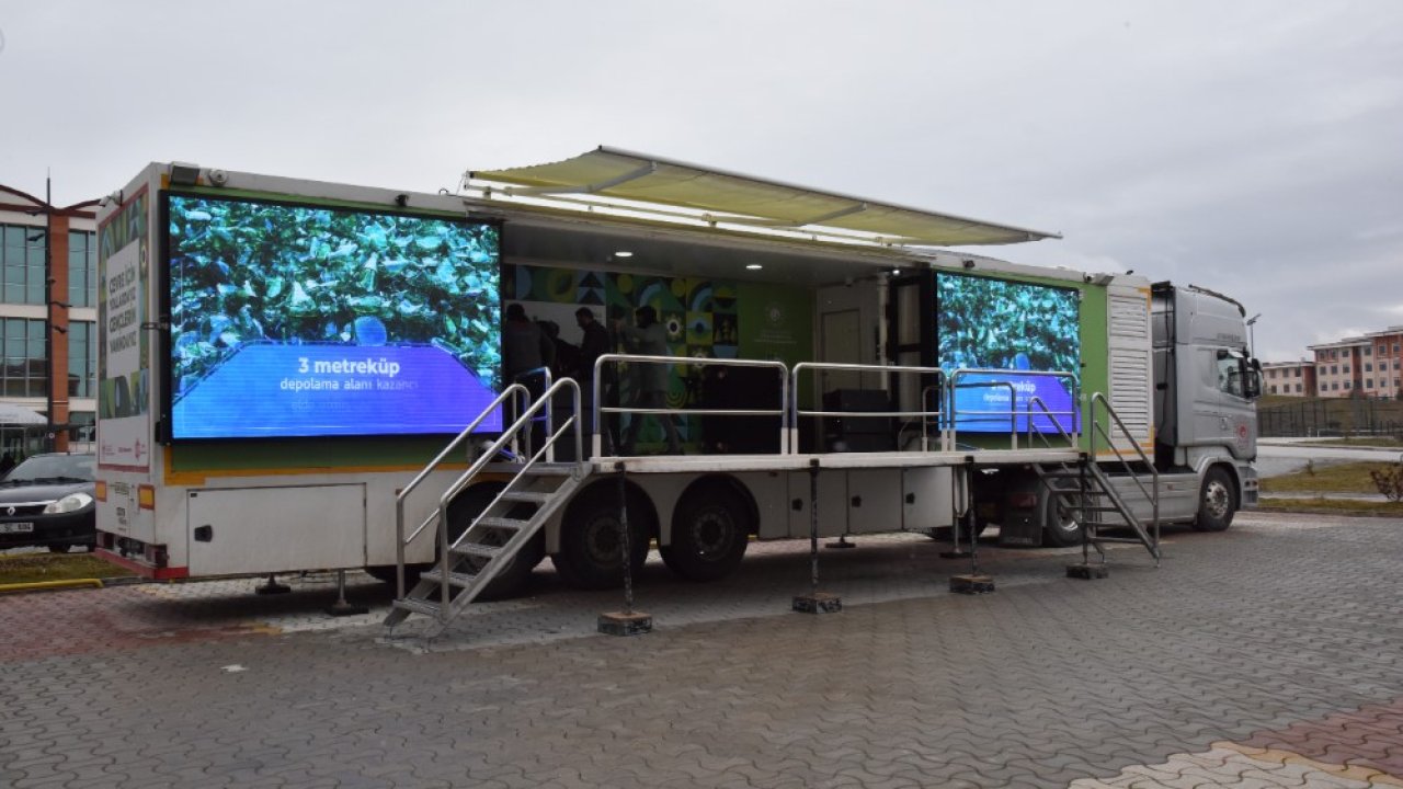 Kastamonu Üniversitesi’nde "çevre tırı" öğrencilerle buluştu