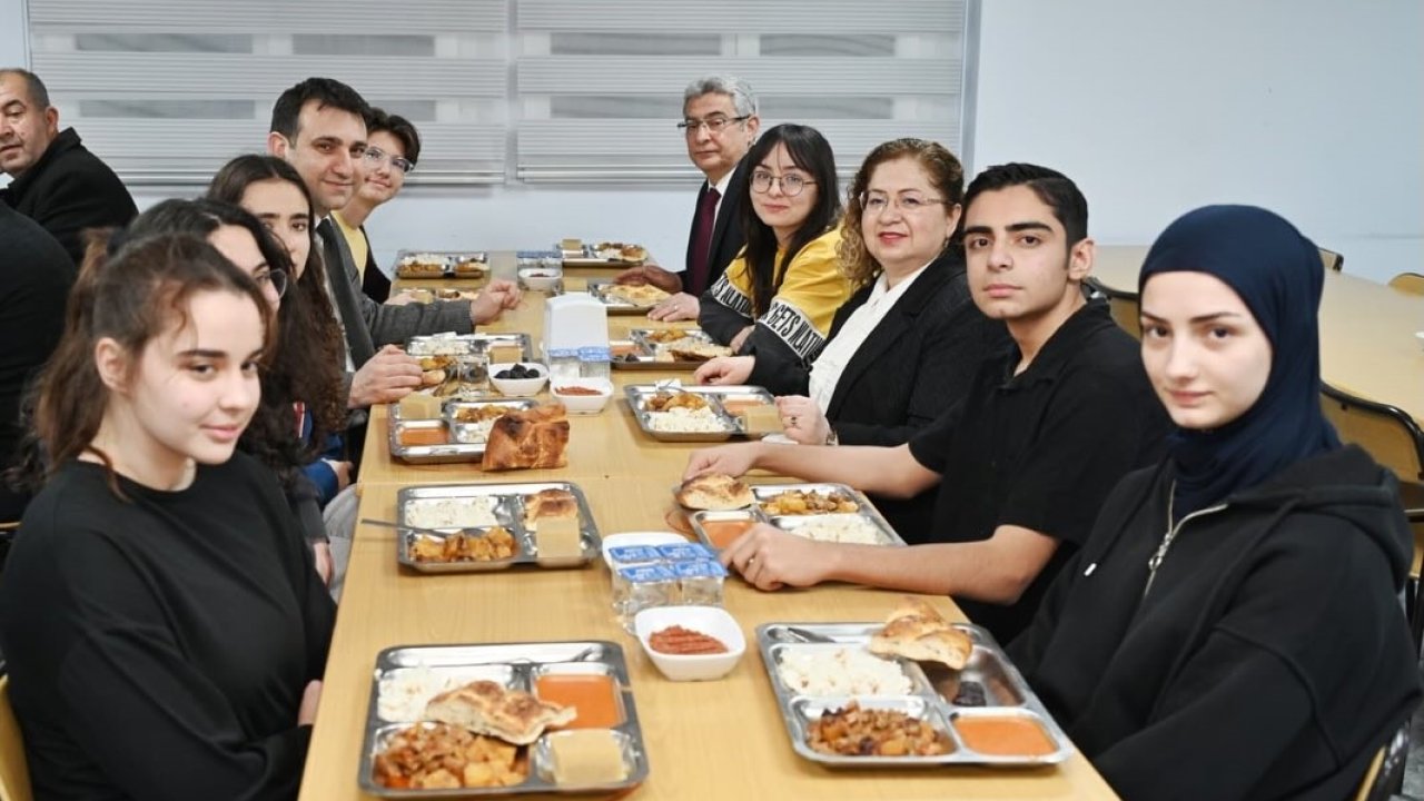 Kaymakam Doğru, öğrencilerle iftar sofrasında buluştu