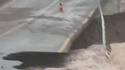 Kayseri’de sel yolu çökertti