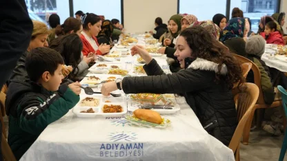 Kent meydanında iftar çadırı kuruldu