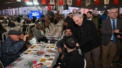 Kepez’de Ramazan bereketi iftar sofraları kuruldu, lokmalar dağıtıldı