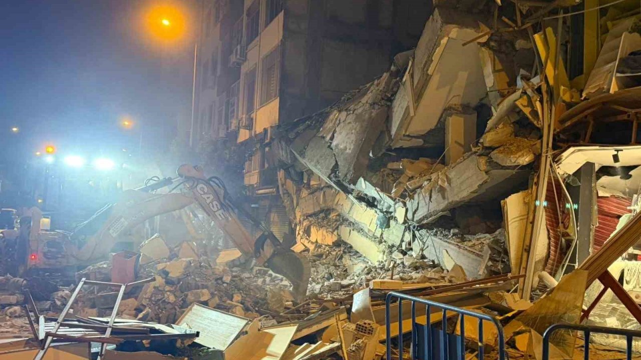 Kontrollü yıkımda çöken binada canlı izine rastlanmadı