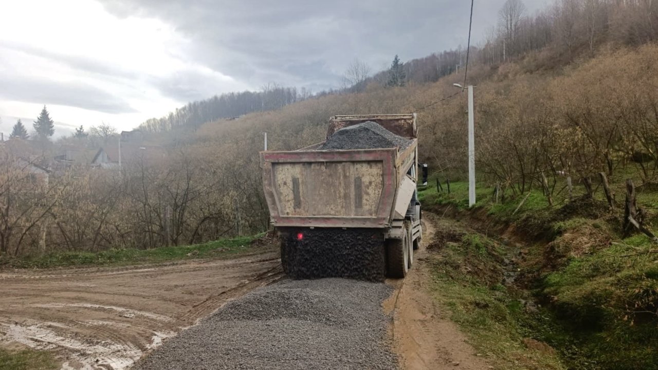 Köy yollarında çalışmalar sürüyor