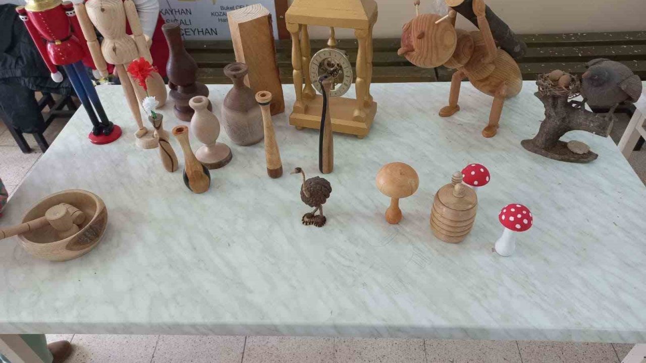 Kozan’da üniversite öğrencilerinin ahşap sanatı mesaisi