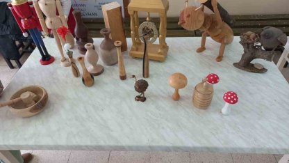 Kozan’da üniversite öğrencilerinin ahşap sanatı mesaisi