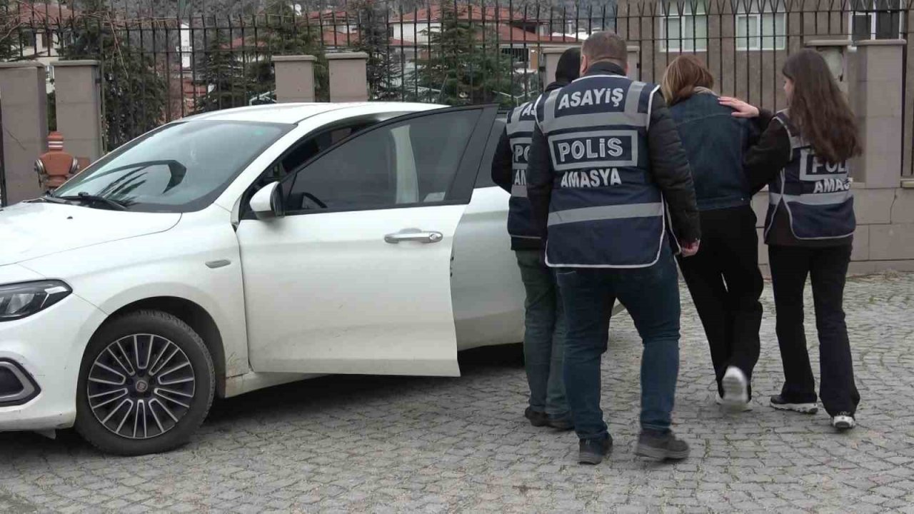 Kredi kartlarını kopyalayarak 2 milyon liradan fazla vurgun yaptılar