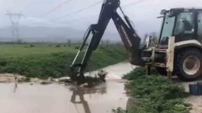 Küçük Menderes Nehri taştı, Bayındır’da ova köylerinde ekinler ve yollar zarar gördü